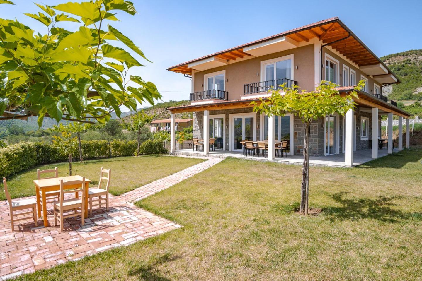 Bujtina Lumo & Pool Villa Përmet Buitenkant foto